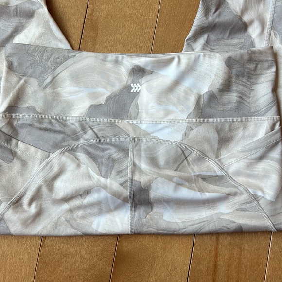 All In Motion Leggings - Picture 4 of 5